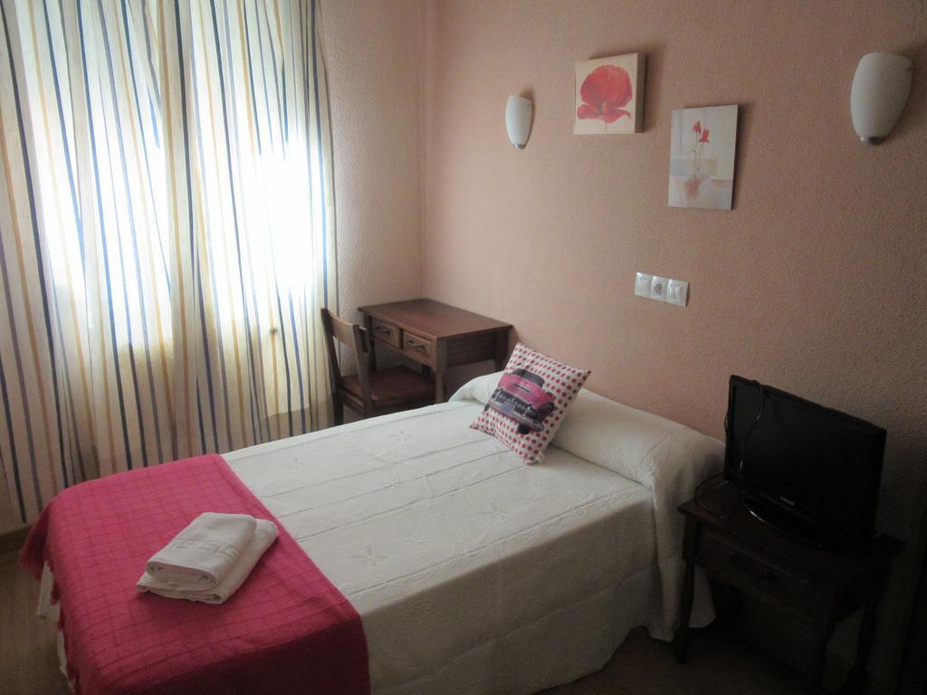 Hernan Cortes Hotel Caceres Room photo